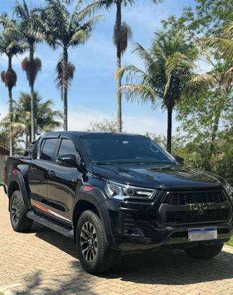 TOYOTA HILUX 2.8 D-4D TURBO DIESEL CD GR-S 4X4 AUTOMÁTICO